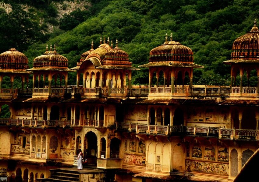Rajasthan Heritage Tour | Maharaja Travellers | Jaipur Taxi & Tempo Travellers