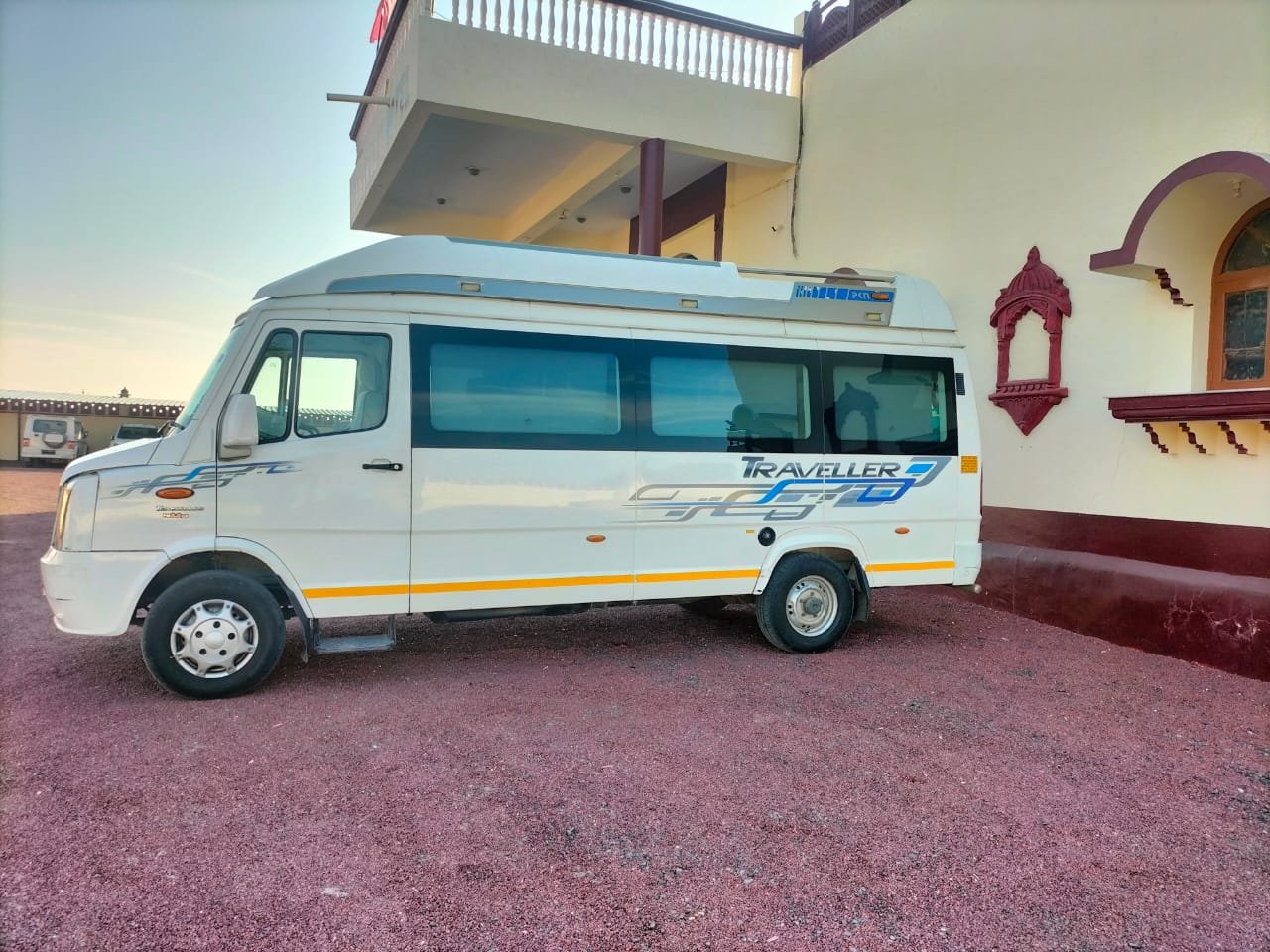 Tempo Traveller for Rajasthan Tour | Maharaja Travellers | Jaipur Taxi & Tempo Travellers